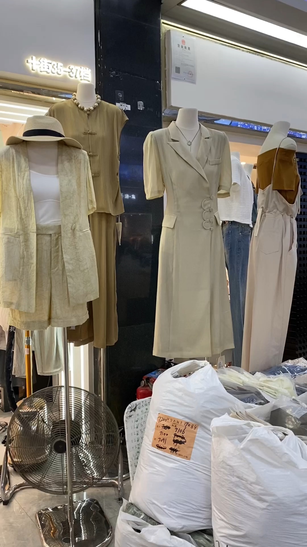 广州服装批发市场这家气质夏款好看，部分清货特价中#服装
