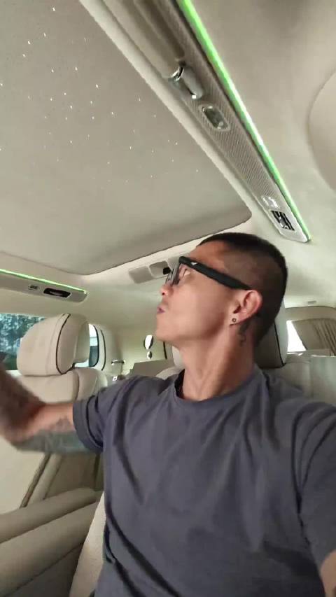 尊界V800刹车踏板支架断裂风波上热搜后，陈震对于此车的评测视频被大家翻了出来。全视频没提安全性咋样