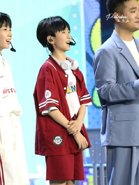 #左奇函[超话]#📸#左奇函未来可期#  2023.05.03 地表最强小孩组合！ @TF家族-左奇