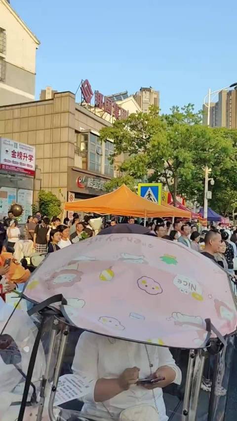 小孩不容易，家长也不容易，累瘫了。考的好不好不重要，能坚持下来的都不容易