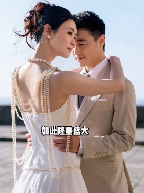 两场豪门婚礼放在一起对比，差别太直观！何猷君为奚梦瑶补办世纪古堡婚礼，再回看何超莲的巴厘岛婚礼，网友