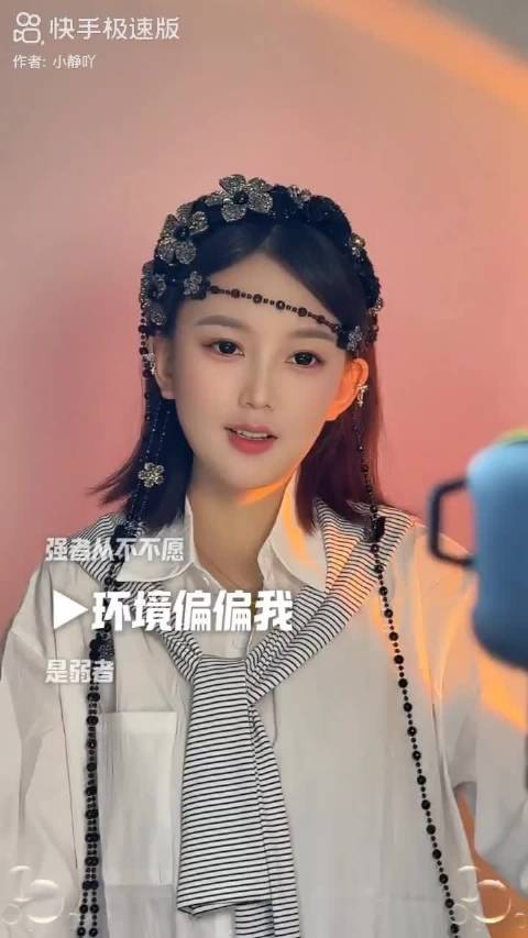浙江杭州一#店员跟顾客闹矛盾弄头屑在比萨上#，#门店回应店员弄头屑在比萨上#：店员已停职，看监控产品
