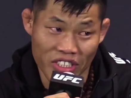 UFC八角笼格斗赛场没有永远的赢家，任何人都有输掉比赛的时候。咱们中国的UFC格斗选手，张伟丽，宋亚