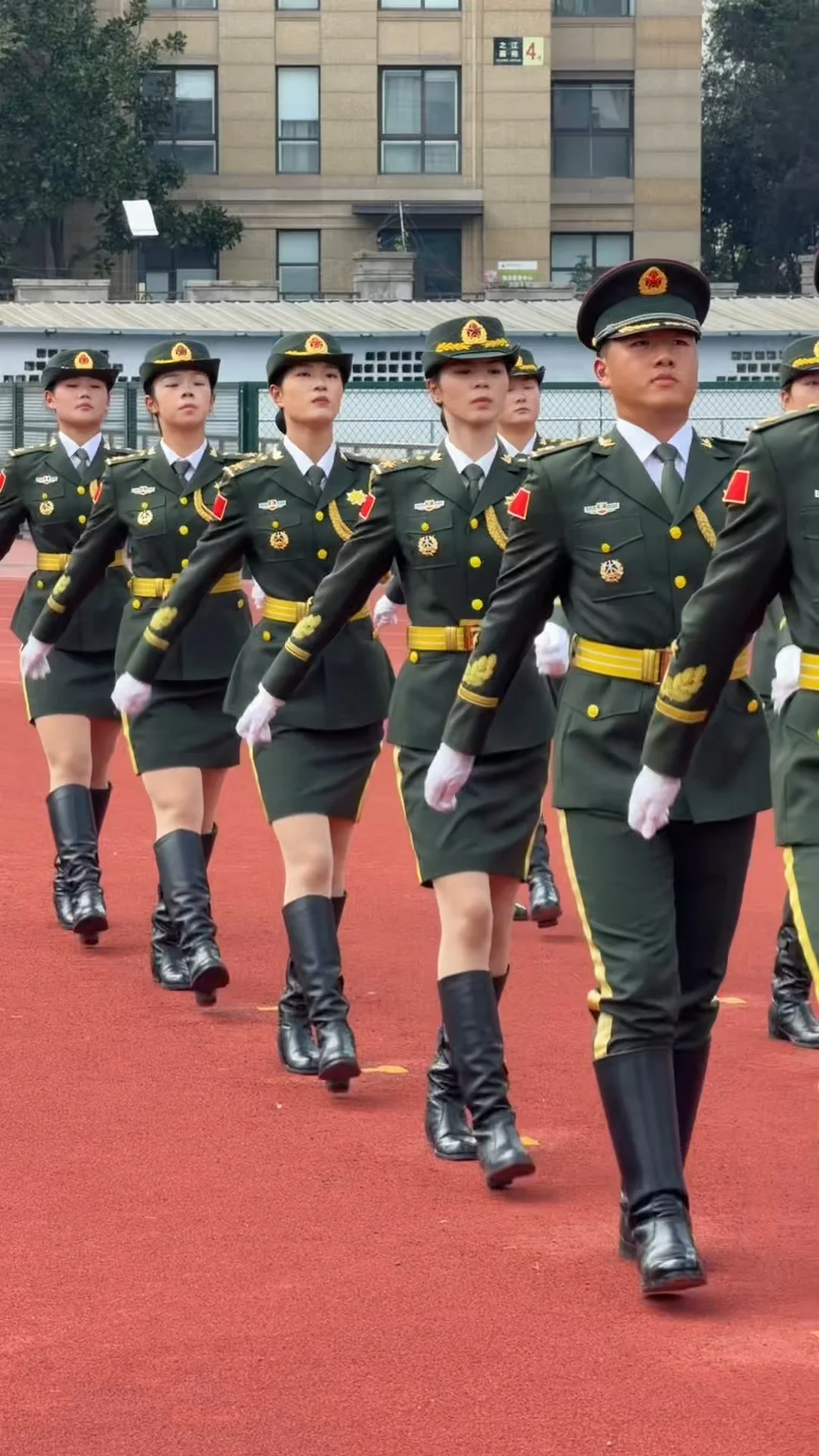 全国大学生国旗护卫队展示赛 同学们英姿飒