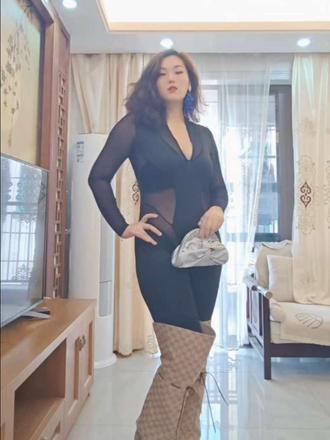 宅家走秀自娱自乐