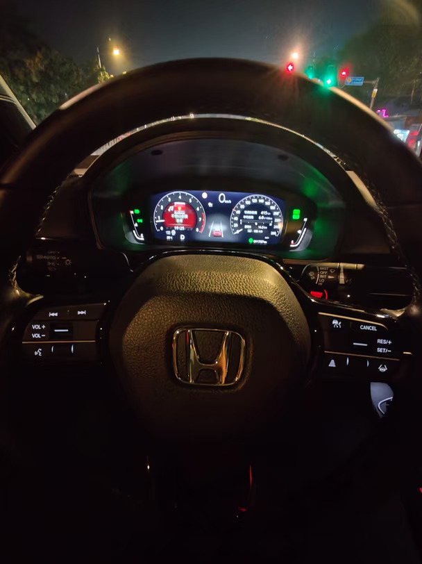 夜里溜车兜风，是属于自己的平静。
