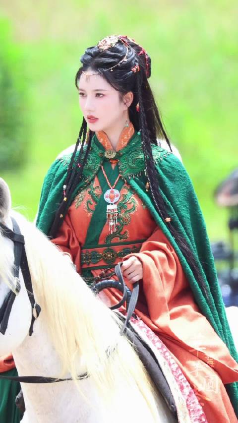 #电视剧公主杀青# 特别期待这个刘些宁啊，宝华公主谢玉璋好美，刘些宁天生演公主的料！谢玉璋@刘些宁 