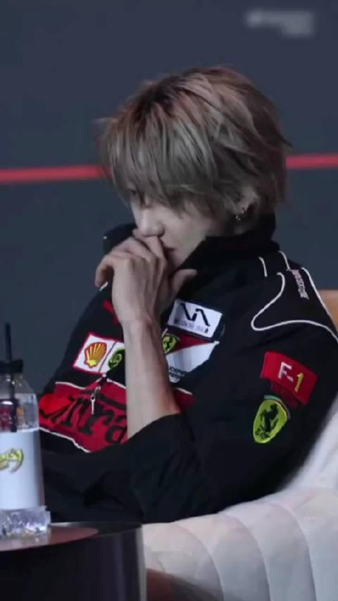 🏎️徐明浩赛车手造型来袭，意气风发好绝！V8 FanParty路透小合集新鲜出炉！明浩一身赛车服加身