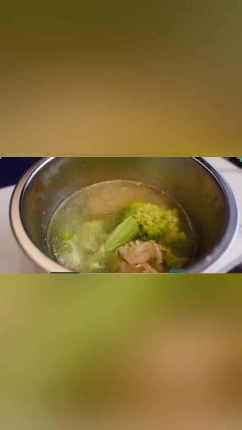 李莲花的午餐和晚餐，真的太营养健康了，蔬菜汉堡没有盐没有酱，也就燕麦杯我能吃两口了 ​