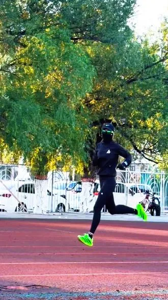 奔跑是一道光，我们都是闪闪发光的人