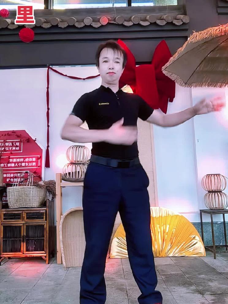 很适合中老年节拍的休闲拉丁恰恰，单人基本步踩一个，满满松驰感