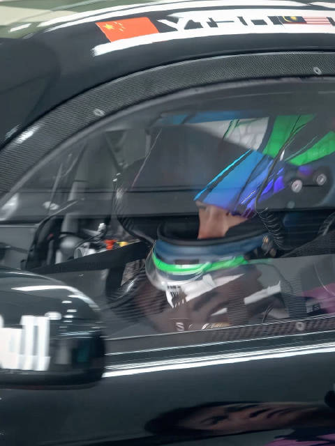 #王一博[超话]# · #85RACING#  暴雨、高温和轰鸣声中的85号车手🏎️💨 一起告别七月