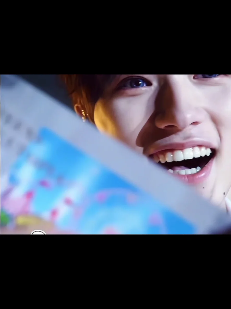 每次看见你笑 我的世界就亮起来了