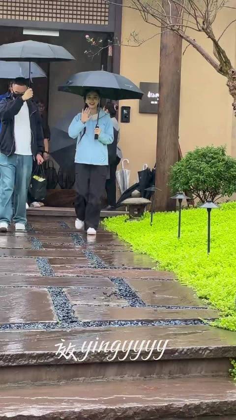 #邓超看baby的眼神# 天使也就那样吧，跟baby比起来[捂嘴哭][捂嘴哭][捂嘴哭]