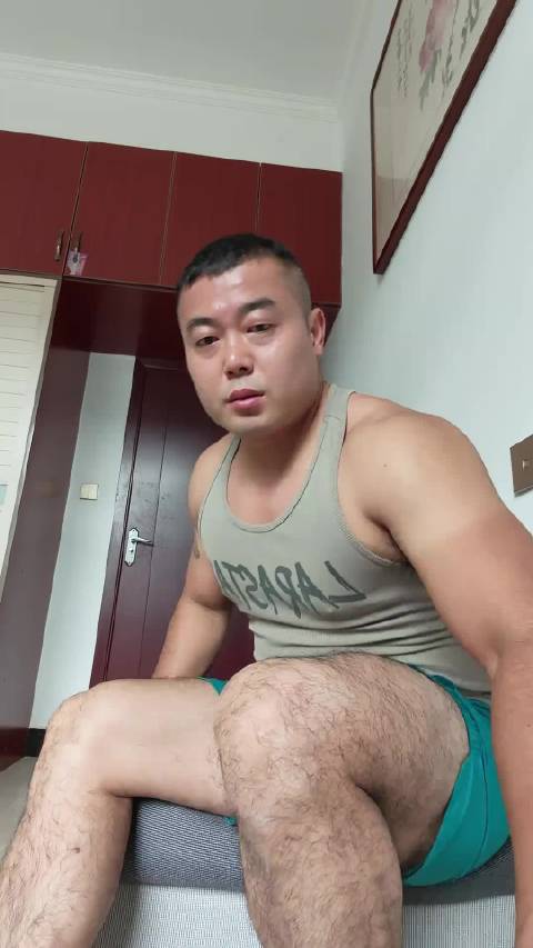 #熊熊# 要做一个猛男 冬天不用穿秋裤了