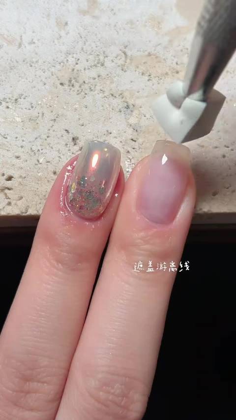 糖纸亮片蹭粉美甲  ​​​
