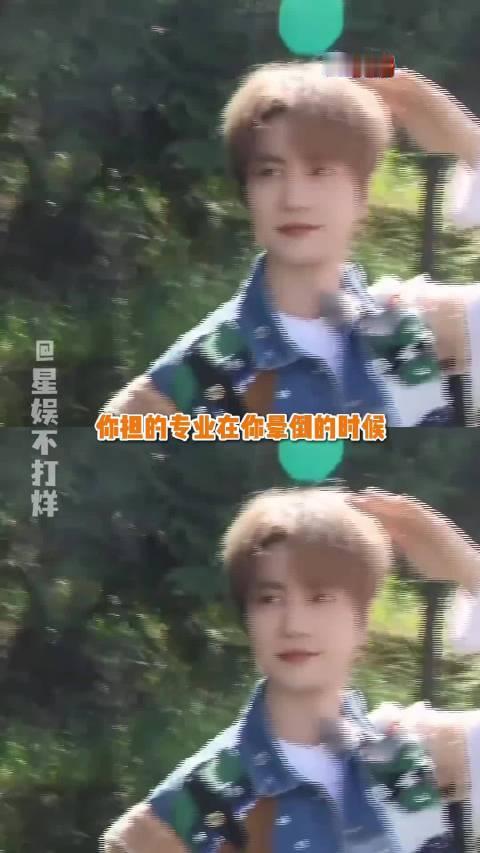 陆虎音乐节救了一个晕倒的人，临场改歌词指引救援，确认人安全后，携全场观众为她合唱副歌。 ​