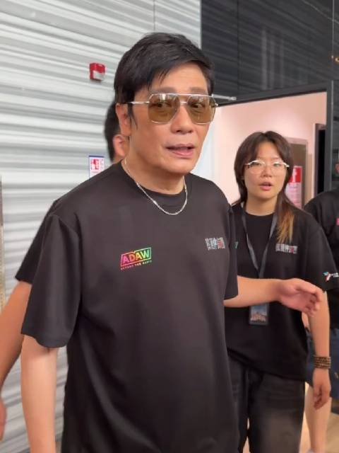 罗嘉良说：“我和我的现任太太、儿子、前妻，我们经常一起吃饭，我爸爸过生日，我们四个还和姐姐、弟弟一家