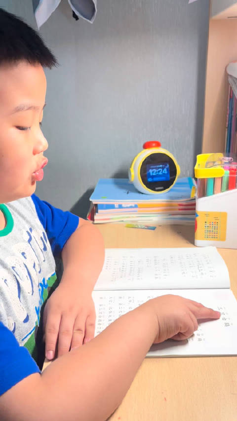 #十一带娃打卡# 一年级了每天坚持阅读打卡📖《三只白鹤》#十一接力打卡#  ​​​