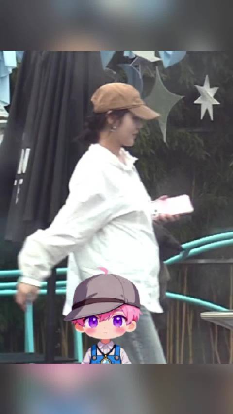 #张佳宁老公# 张佳宁疑似怀孕，这真的很像了