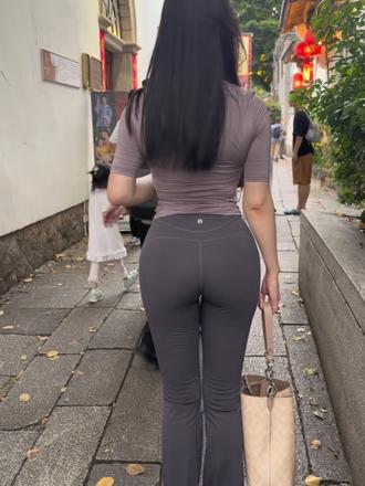 紧身瑜伽裤穿搭肉感微胖