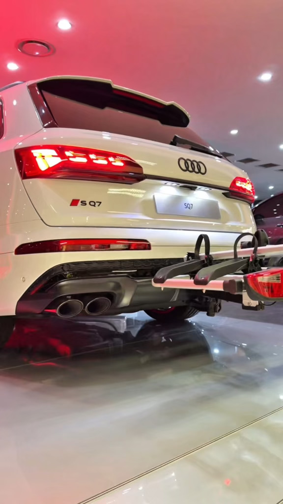 奥迪SQ7，V8发动机，启动声浪！