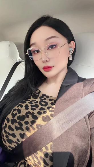 这样的女秘书几点下班