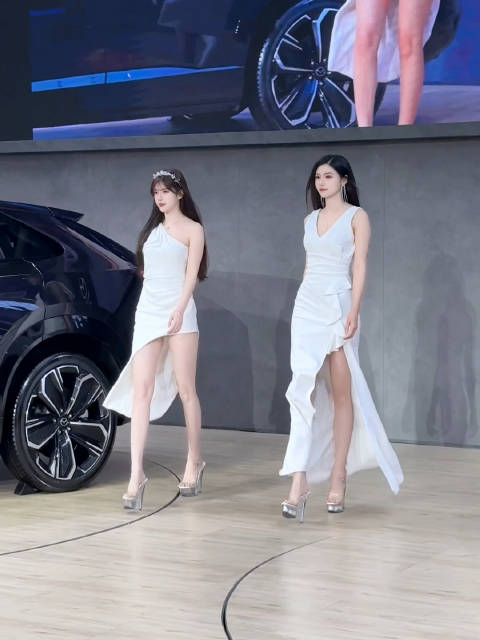 Day 3啦仙女都走路带风的#车模小姐姐##2025广州车展##2025广州国际车展#车模冰冰酱 广