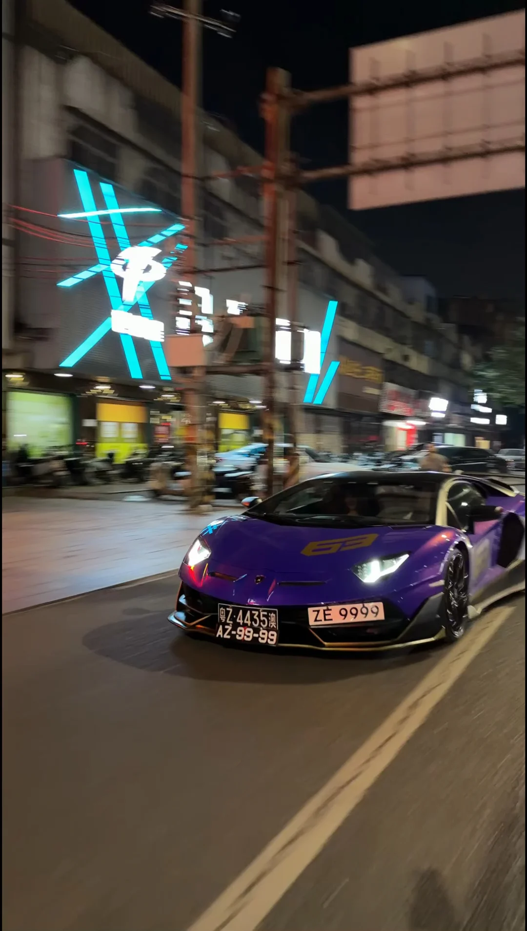 时间转瞬即逝，还记得当初愿望是什么吗？ #紫色跑车  #兰博基尼大牛 #街拍