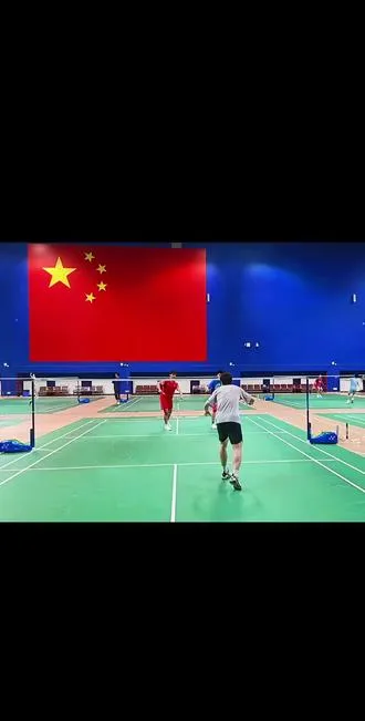 “石宇奇备战世锦赛…随手就是一记反手杀”