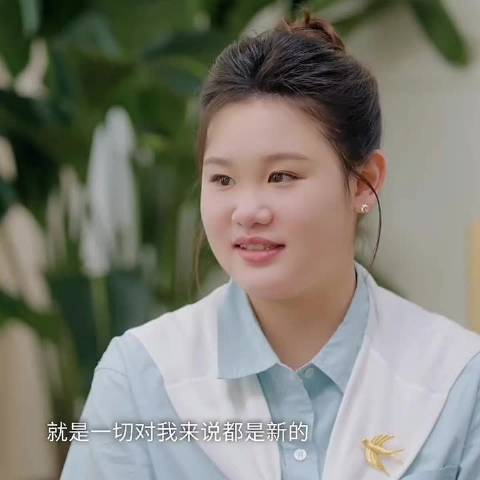 #张家齐说20岁依然在坚守热爱##张家齐这次不上跳台上舞台# 以前看她是在十米台上，现在看她是在校园