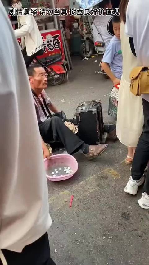 拿起盆就跑，看他怎么追  ​​​