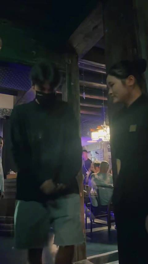 粉丝：“我喜欢你老婆！”赵又廷：“我也喜欢