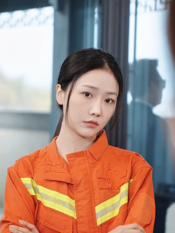 重病男人下车赠卡接济清洁工，谁知扫地女人竟会把脉治病