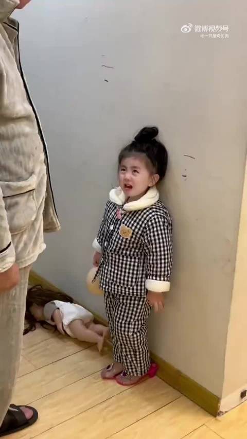 这一吻，爸爸估计都不知道为啥生气了
