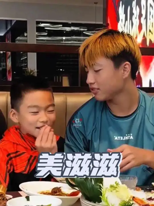 场上战友场下兄弟，昊炎帮乔治剥虾太暖了
