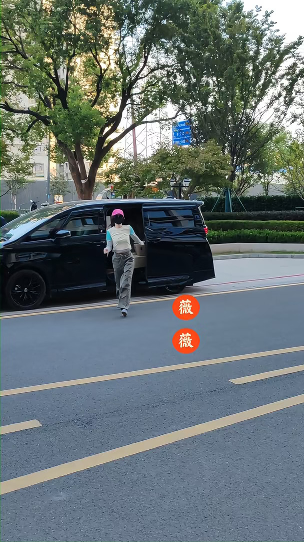 薇薇小姐姐刚到2分钟，姐姐来了