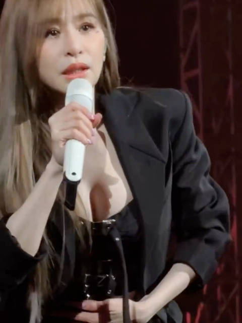 #王心凌[超话]# 王心凌这个演唱会造型太棒了 👏#女神#