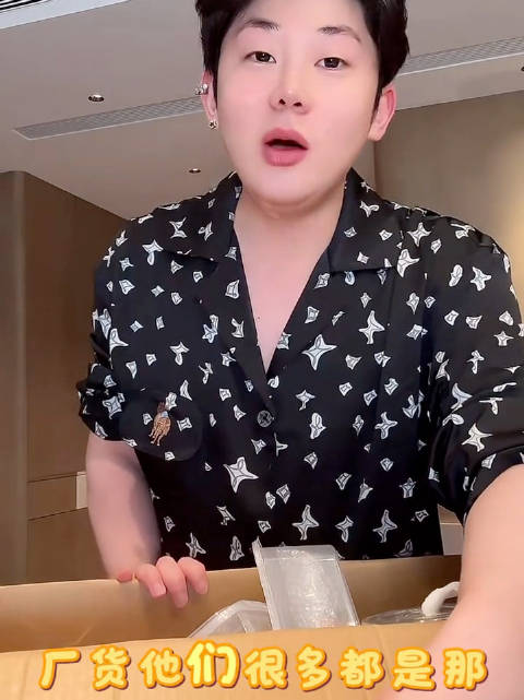 不同年代不同乐趣-脆皮捏捏 小黄豆说自己抢了一个半小时一个没抢到 怒买了全套的脆皮捏捏  ​​​