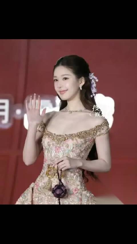 同场走个红毯而已，杨幂、白鹿和赵露思的粉丝快把评论区撕碎了