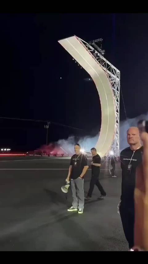 碉堡了，特斯拉飞行汽车Roadster2现场超清实拍！