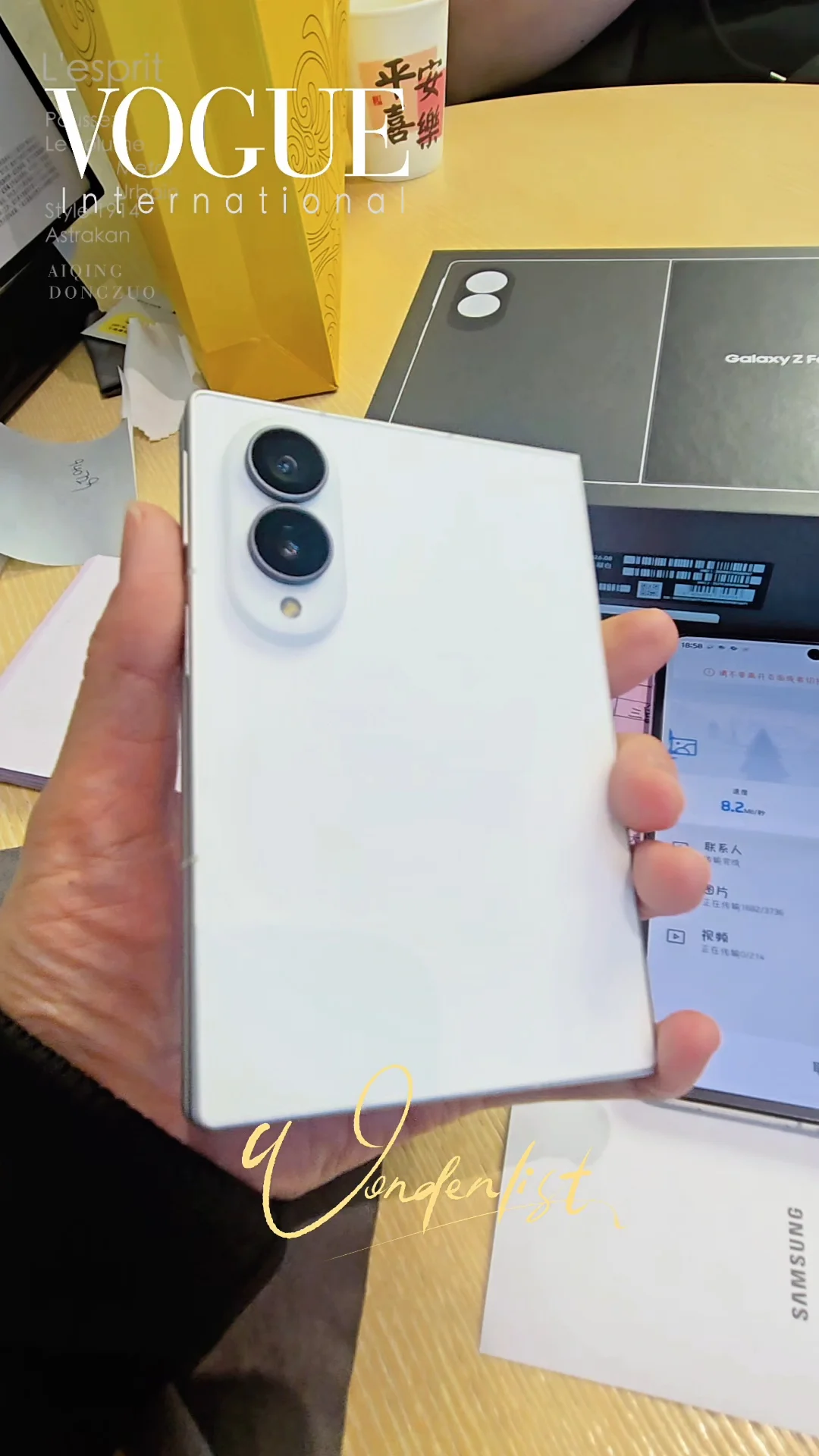 追剧更入戏，阅读更尽兴，社交分享也更多乐趣。展开三星Galaxy Z Fold8