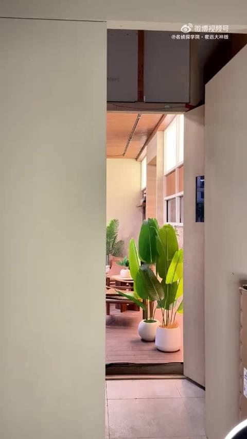 #南波万的聚会5定档##南波万的聚会#南波万的聚会第五季终于定档🎉既有烧脑谜题，又有好友相聚的松弛感