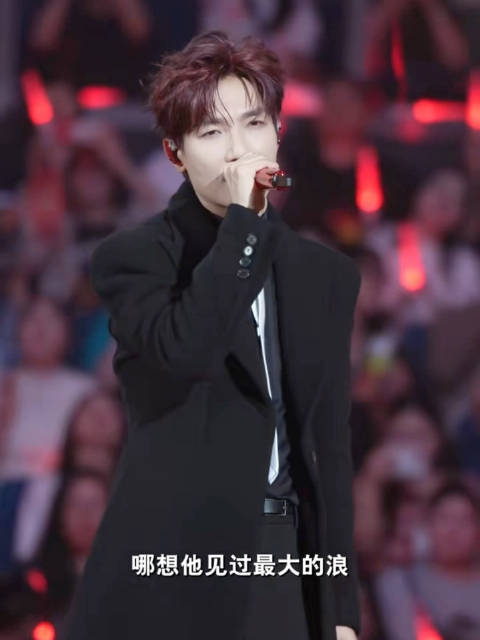 |#陈楚生荒芜之境演唱会# 《无题》现场完全是歌王的顶级天资展示‼️这首歌音域跨度广、连续高音多