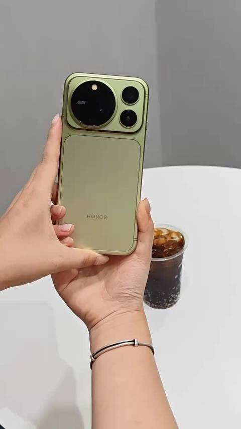 📱：感受‼️#荣耀Magic9ProMax#  录像强大的变焦能力‼️‼️#荣耀手机##荣耀magi