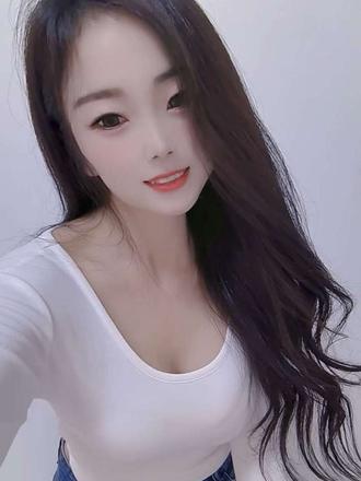 好色的男人出来我们交个朋友，因为我也好色，我们是一家人😂😂