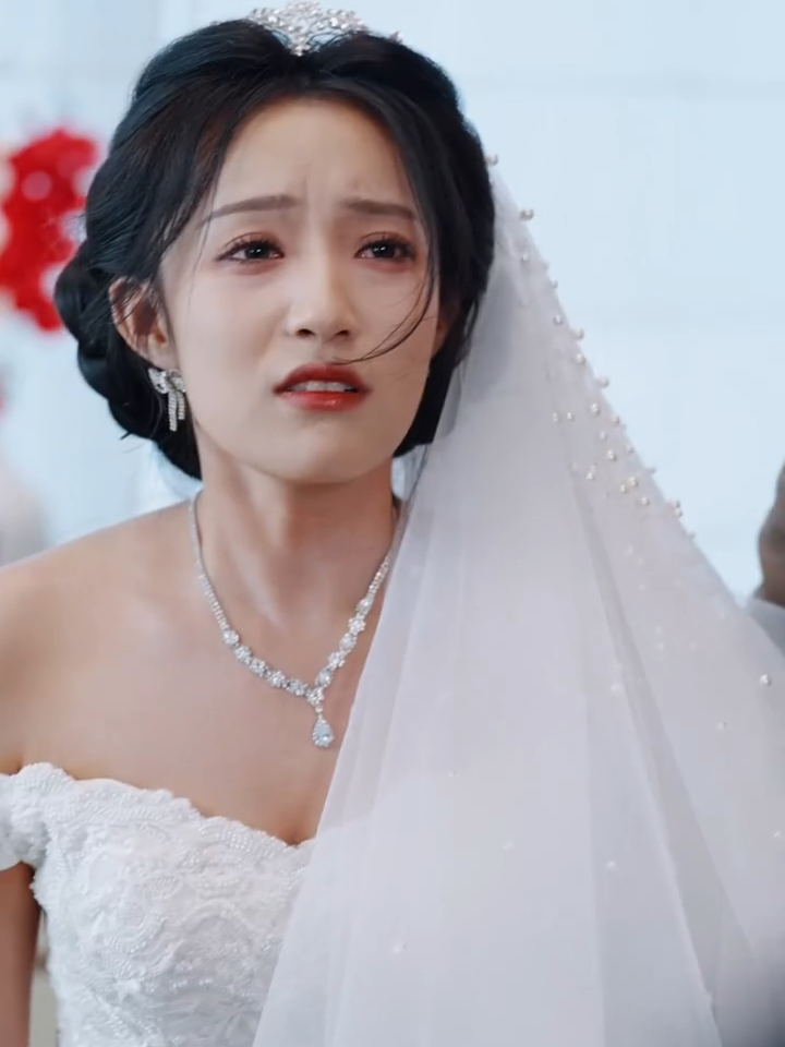结婚当天我被打成男小三，查出丈夫无精症，他们悔死了。