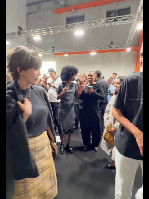 我的妈呀杨幂：我有prada 根据排它原则 不能穿马吉拉 Prada总监：我的给你 看给孩子吓成啥了