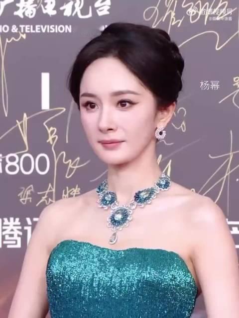 我咋感觉李兰迪最好看 是我的错觉吗  ​​​