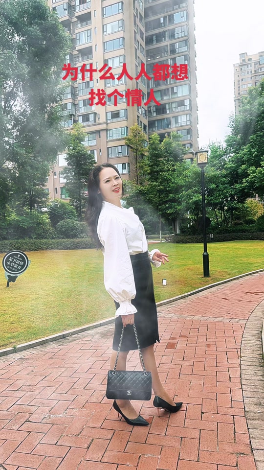 为什么人人都想找个情人？不是欲望，是心太苦 了 这世上从来没有无缘无故的心动，也没有平白无故被判 很